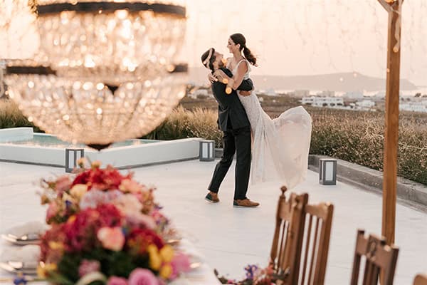 colorful-styled-shoot-santorini-stunning-views-luxurious-details_26