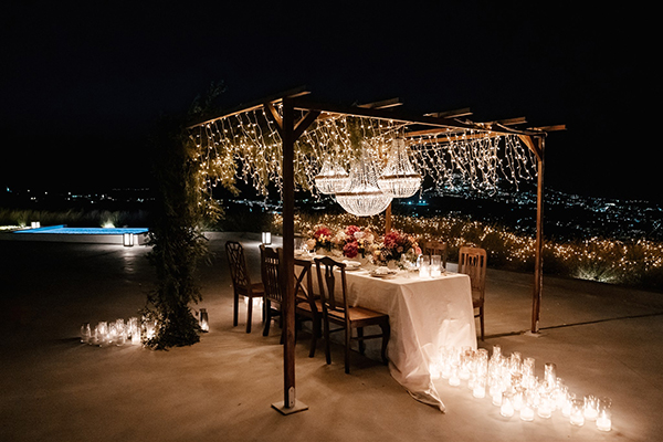 colorful-styled-shoot-santorini-stunning-views-luxurious-details_30
