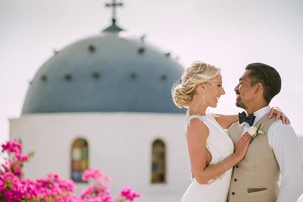 dreamy-destination-wedding-santorini-white-hydrangeas-roses_01
