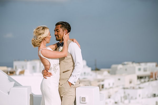 dreamy-destination-wedding-santorini-white-hydrangeas-roses_02
