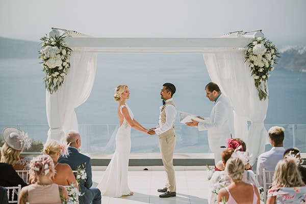 dreamy-destination-wedding-santorini-white-hydrangeas-roses_08
