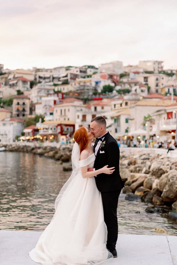 dreamy-summer-wedding-parga-romantic-blooms_03