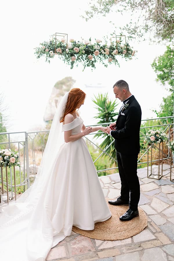 dreamy-summer-wedding-parga-romantic-blooms_25