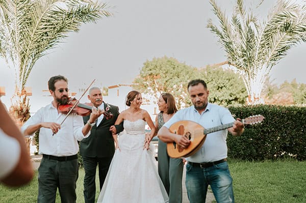 lovely-fall-wedding-nicosia-bougainvillea_16
