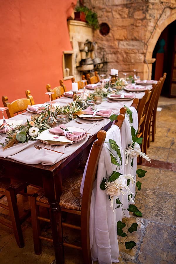 micro-wedding-decoration-ideas-rustic-elements-dusty-pink-details_10