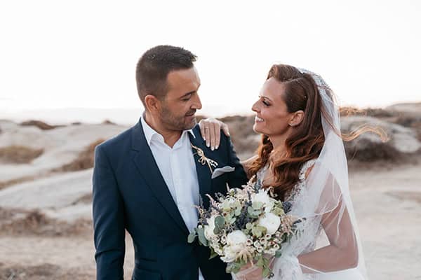 romantic-summer-wedding-naxos-white-lysianthus-lavender_01
