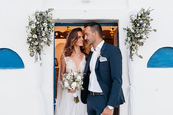 romantic-summer-wedding-naxos-white-lysianthus-lavender_40