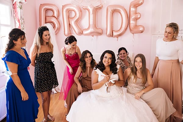 romantic-summer-wedding-santorini-many-fairylights-white-roses_15