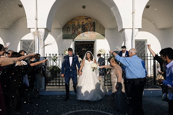 romantic-summer-wedding-santorini-many-fairylights-white-roses_36x