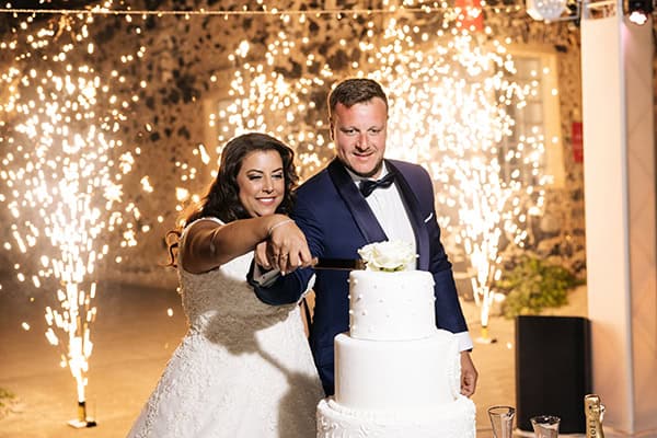 romantic-summer-wedding-santorini-many-fairylights-white-roses_42