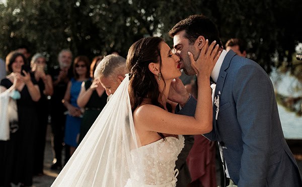 romantic-summer-wedding-thasos-baby-breaths-white-callas_02