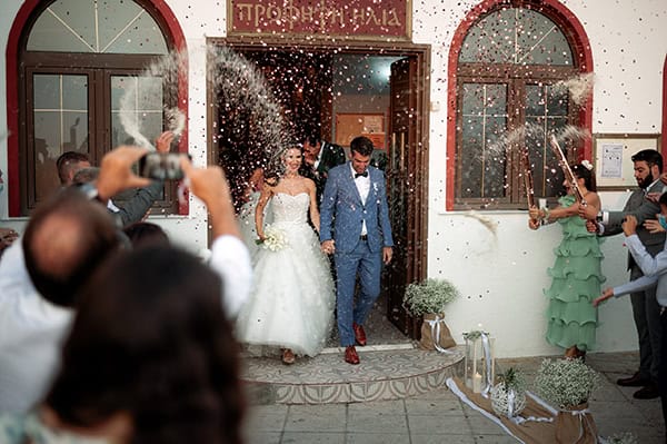 romantic-summer-wedding-thasos-baby-breaths-white-callas_30