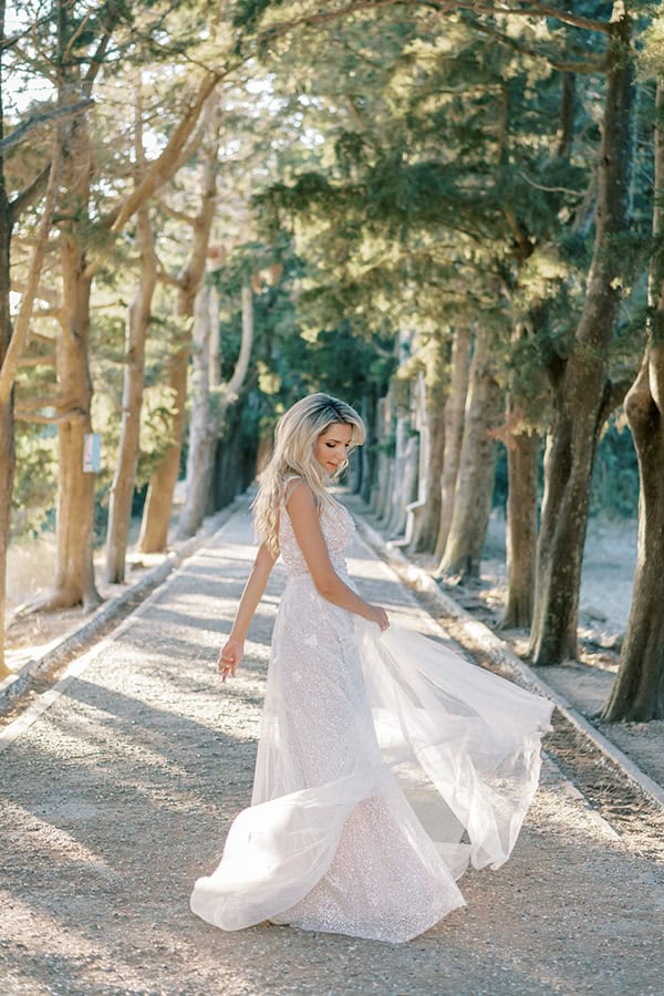stunning-fall-wedding-rhodes-lysianthus-eucalyptus_02