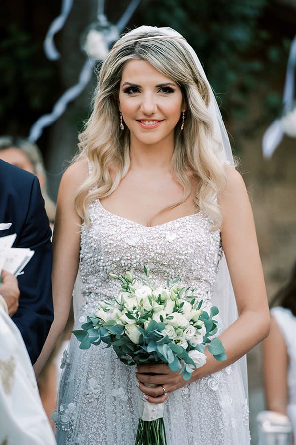 stunning-fall-wedding-rhodes-lysianthus-eucalyptus_48