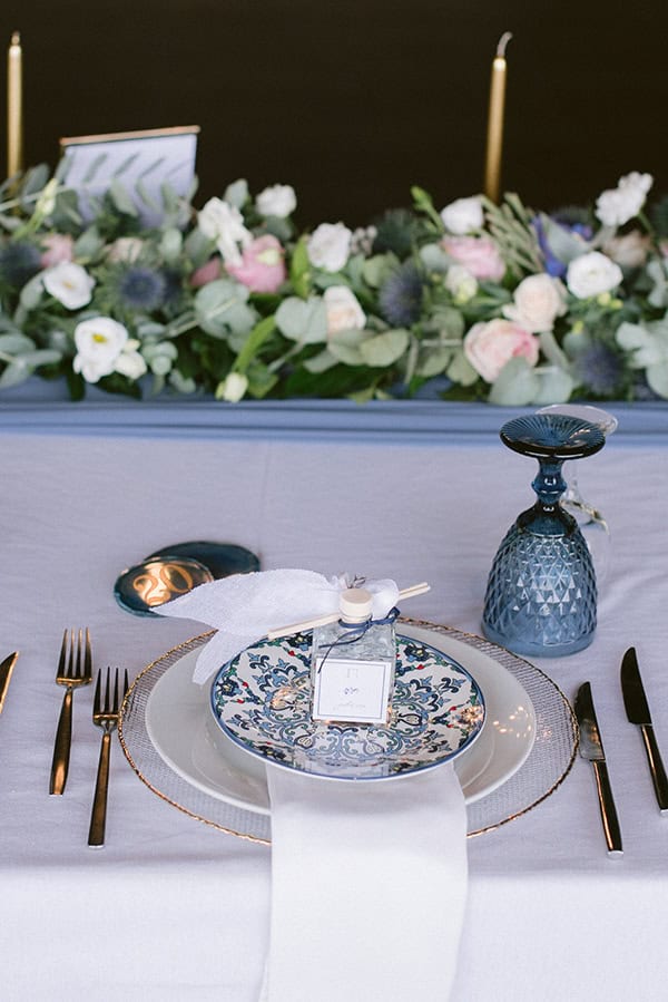 stunning-summer-wedding-patra-moderrn-royal-blue-details_18