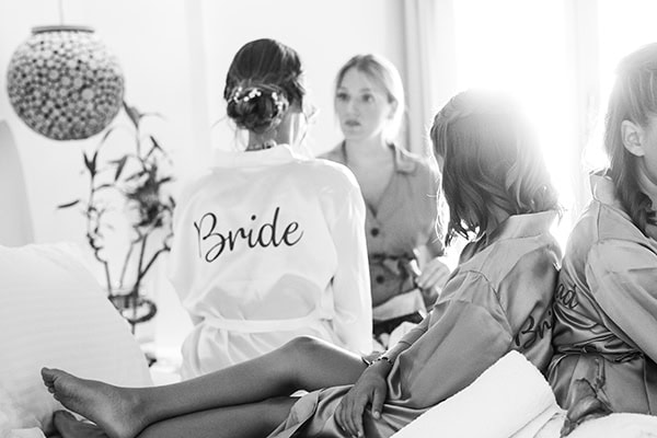 stylish-summer-wedding-paros-island-white-florals_06