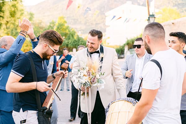 bohemian-summer-wedding-macrame-creations-stunning-floral-design_19