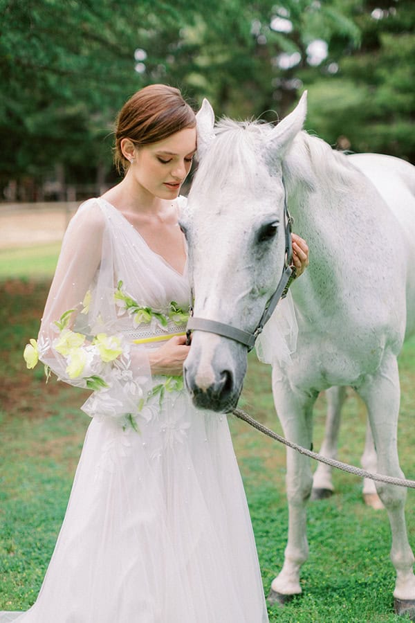 bright-citrus-inspired-styled-shoot-yellow-shades_01