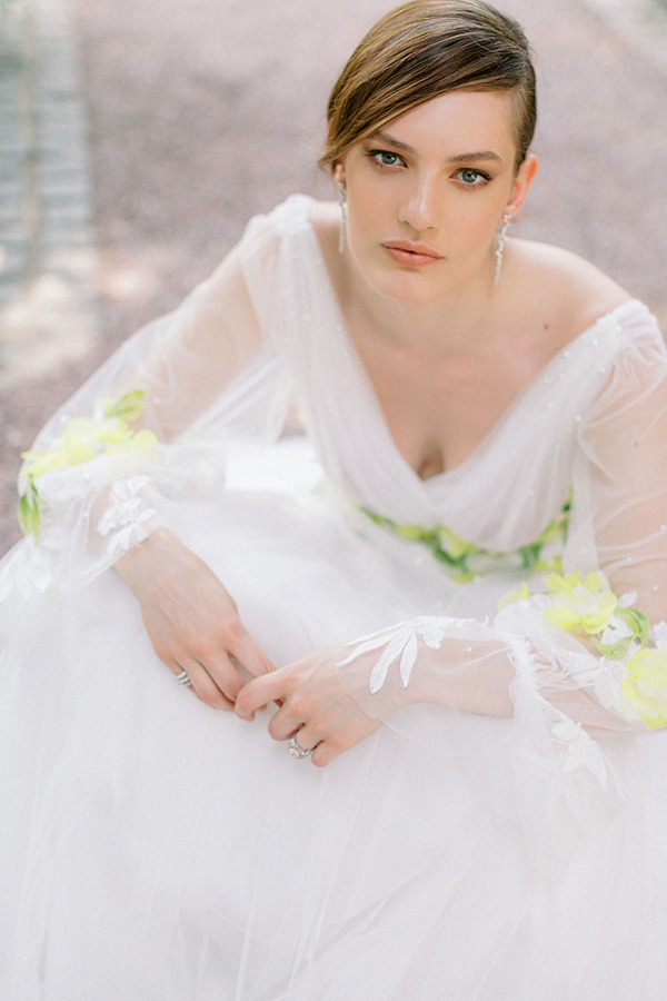 bright-citrus-inspired-styled-shoot-yellow-shades_03x