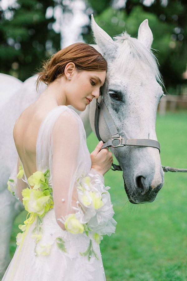 bright-citrus-inspired-styled-shoot-yellow-shades_04