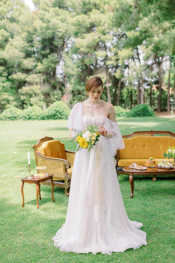 bright-citrus-inspired-styled-shoot-yellow-shades_11