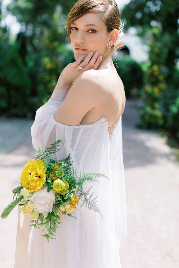 bright-citrus-inspired-styled-shoot-yellow-shades_12x