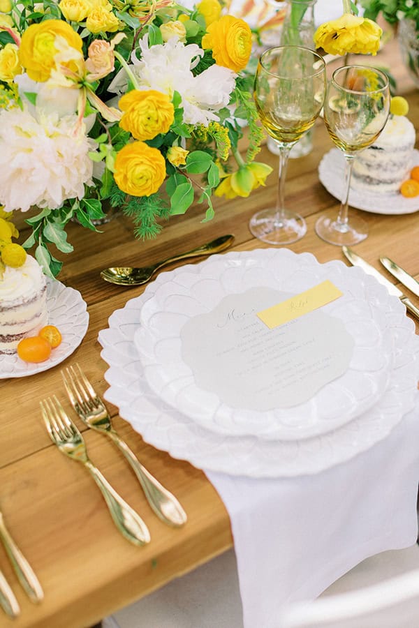 bright-citrus-inspired-styled-shoot-yellow-shades_14