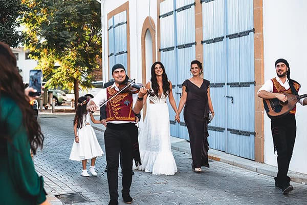 fancy-summer-wedding-nicosia-modern-colorful-details_12