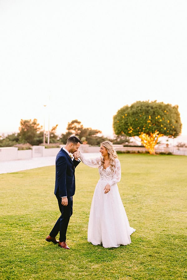 insanely-pretty-wedding-with-anemones-most-romantic-details_02x