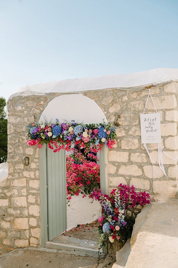 lovely-wedding-hydra-lush-florals-enchanting-view_19x