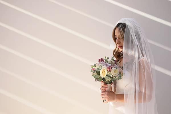 romantic-fall-wedding-nicosia-roses-eukalyptus_04x