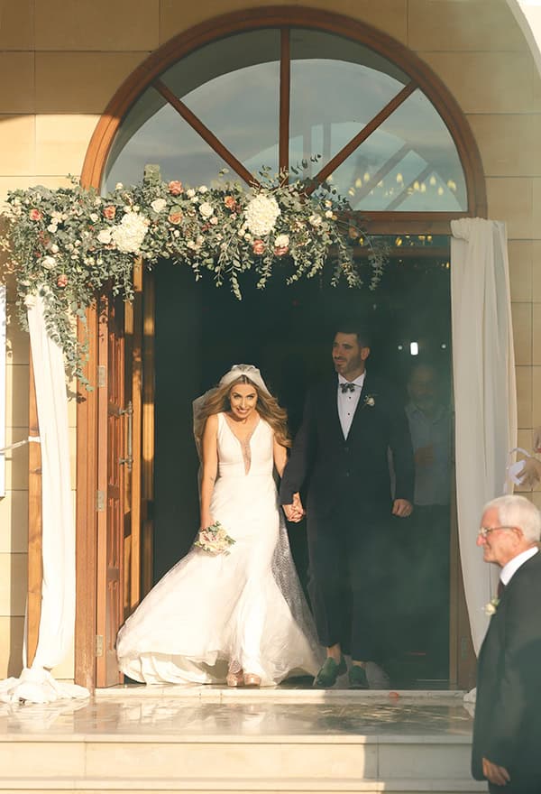 romantic-fall-wedding-nicosia-roses-eukalyptus_17