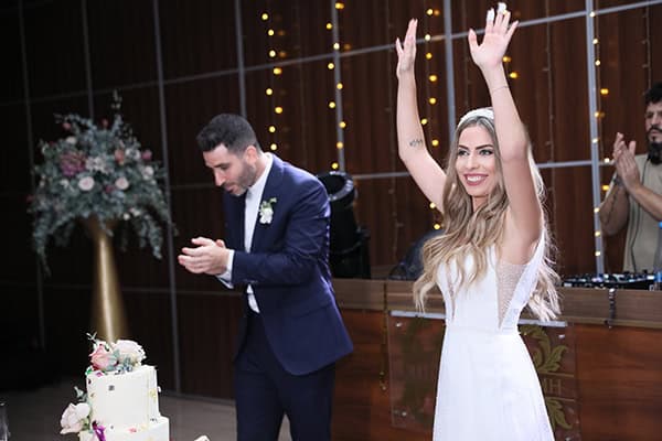 romantic-fall-wedding-nicosia-roses-eukalyptus_21