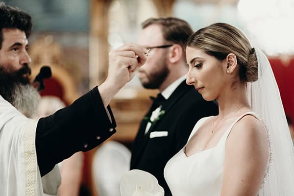 romantic-wedding-volos-with-white-flowers_11