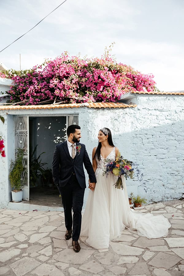 romantically-chic-wedding-nicosia-with-colorful-flowers_01x