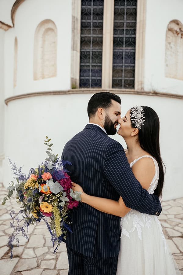 romantically-chic-wedding-nicosia-with-colorful-flowers_03