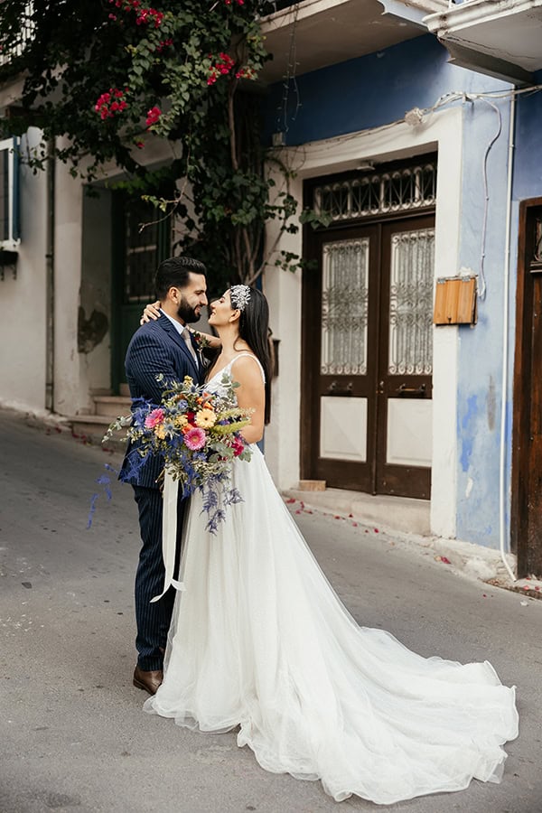 romantically-chic-wedding-nicosia-with-colorful-flowers_04