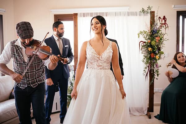 romantically-chic-wedding-nicosia-with-colorful-flowers_19