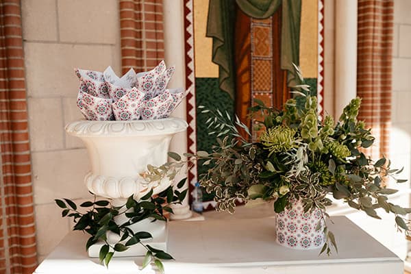 romantically-chic-wedding-nicosia-with-colorful-flowers_28