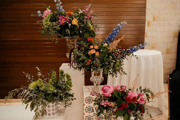 romantically-chic-wedding-nicosia-with-colorful-flowers_38