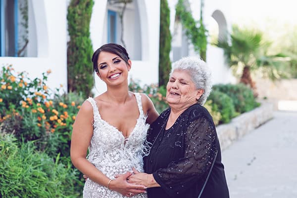 summer-wedding-skyros-with-romantic-flair_20