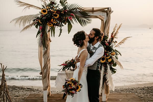 tropical-themed-wedding-athens-sunflowers_01x