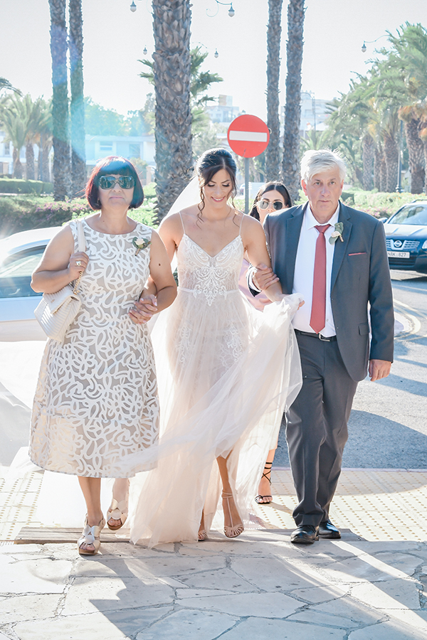 boho-chic-summer-wedding-nicosia-roses-pampas-grass_10