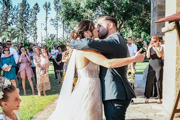 boho-chic-summer-wedding-nicosia-roses-pampas-grass_11