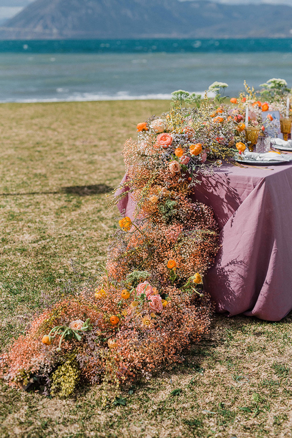 colorful-wedding-table-decoration-ideas-lush-florals_15