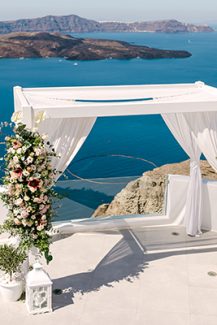 Διακόσμηση χώρου τελετής γάμου σε ρομαντικές, παστέλ αποχρώσεις