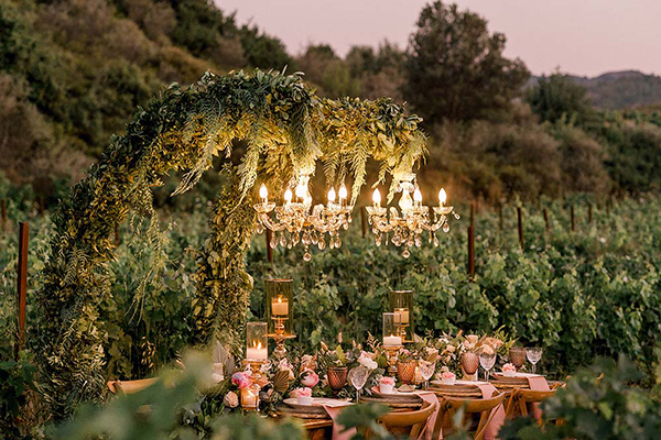 Παραμυθένιο styled shoot σε αμπελώνα με διάχυτο ρομαντισμό