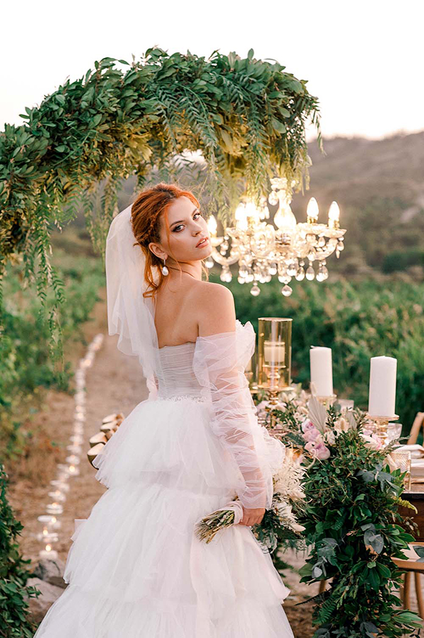 fairytale-styled-shoot-vineyard-full-of-romance_01