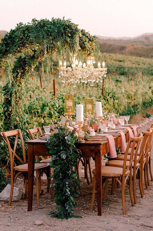 fairytale-styled-shoot-vineyard-full-of-romance_09