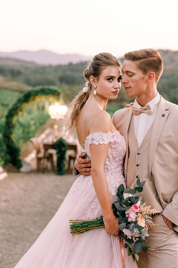 fairytale-styled-shoot-vineyard-full-of-romance_11